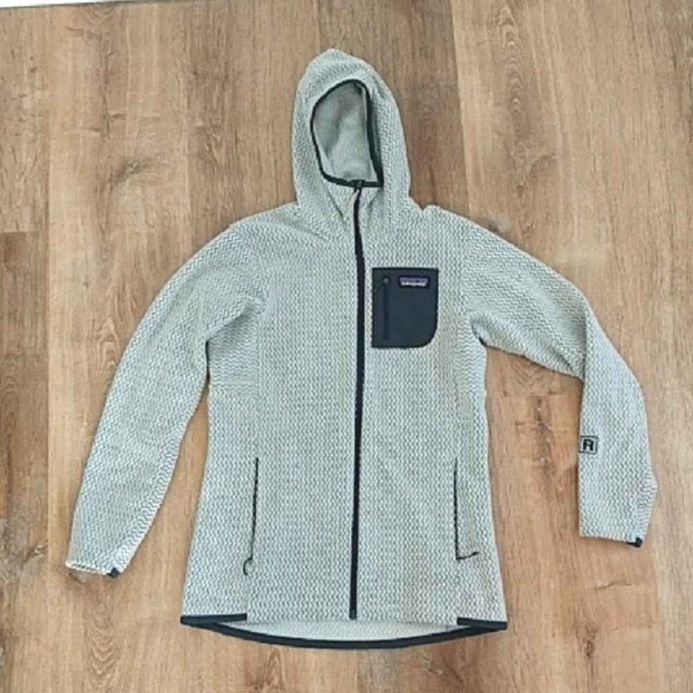 NWOT Patagonia R1 Gray Hooded Lightweight Jacket